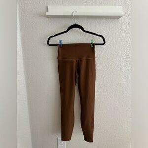 Alo Yoga 7/8 High-Waist Airlift Leggings / color: cinnamon brown / size: xs